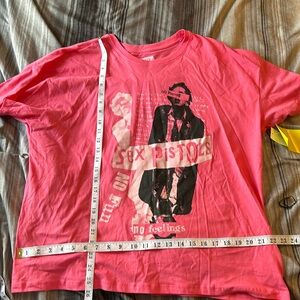 Mens large pink sex pistols tee